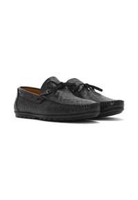 Schwarze Lederloafer mit strukturiertem Krokodilmuster, runder Zehenform und Schnürdetail. Weiche Innenauskleidung und flexible Gummisohle.