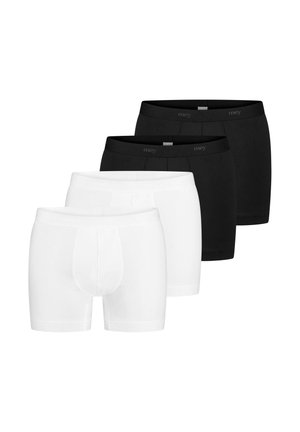 Vier Paar Herren-Boxershorts in Schwarz und Weiß, diagonal angeordnet mit zwei schwarzen Paaren hinten und zwei weißen Paaren vorne.