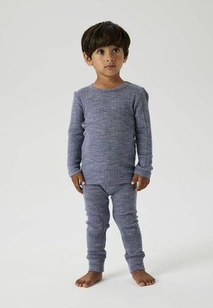 Haut bleu marine à manches longues et leggings assortis en matériau texturé avec un motif à carreaux subtil. Design ajusté sans matériel visible.