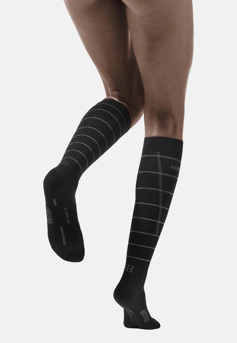 Damen Sportbekleidung | CEP REFLECTIVE COMPRESSION Kniestrümpfe black/schwarz - MP47383 Damen Sportbekleidung | CEP REFLECTIVE COMPRESSION Kniestrümpfe black/schwarz - MP47383