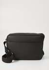 CROSSOVER BAG - Skulderveske - noir