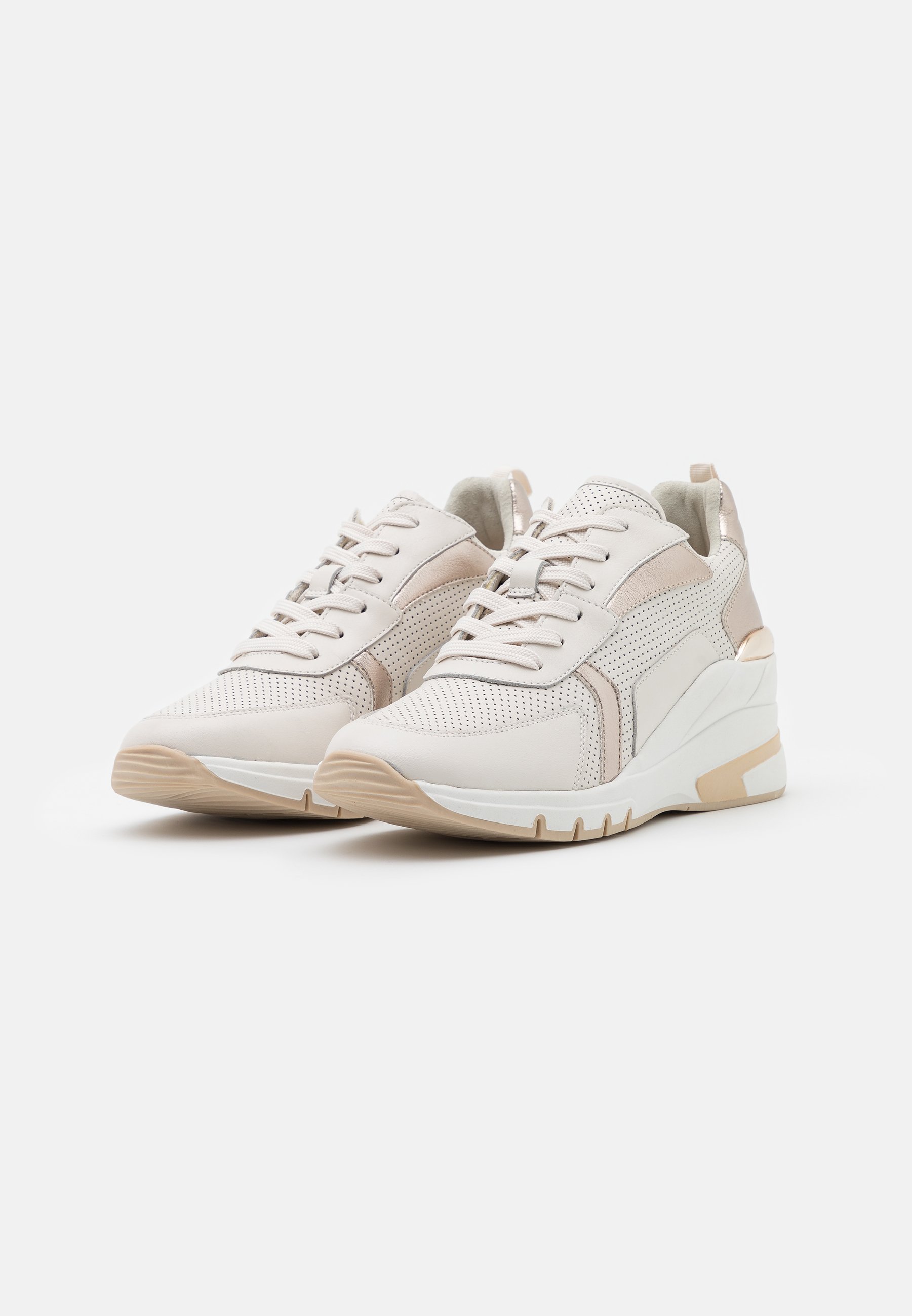 creme kleur sneakers
