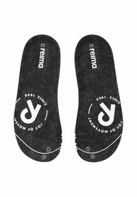 Wkładki do butów z filcu w ciemnoszarym kolorze z zaokrąglonymi krawędziami, z białym logo i okrągłymi akcentami. Na tekście znajduje się napis „reima” oraz „joy of movement.”