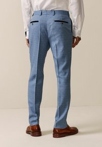 Next TAILORED FIT CHECK REGULAR FIT - Ülikonnapüksid - light blue