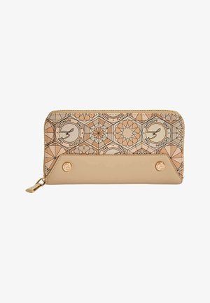 Portafoglio rettangolare beige con motivo geometrico, cerniera dorata e due bottoni dorati nelle aree degli angoli inferiori anteriori.