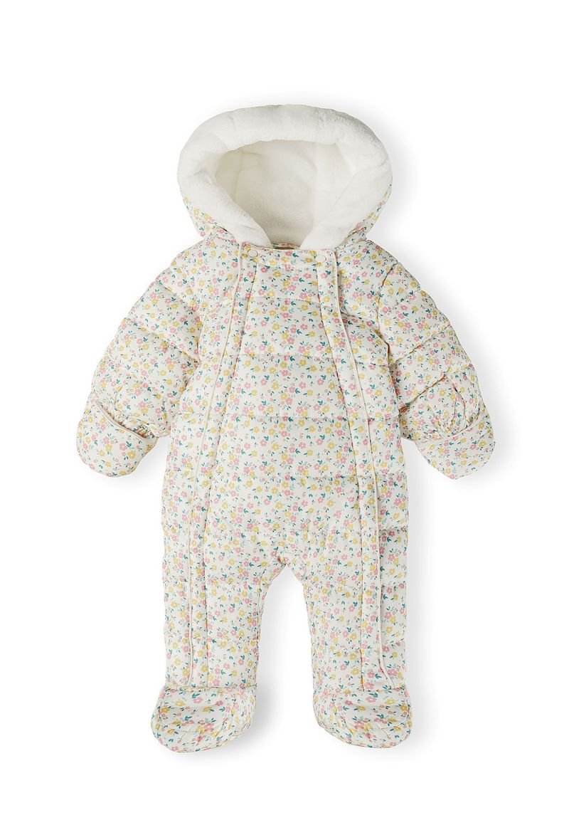 Gepolsterter Baby-Overall in Weiß mit pastellfarbenem Blumenmuster. Verfügt über eine weiche weiße Kapuze und ein strukturiertes Steppmuster. Offenes Fußdesign.