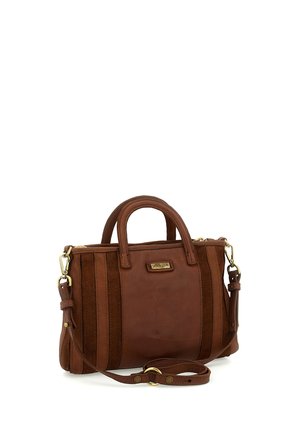 Borsa a mano in pelle marrone con manici superiori e tracolla removibile, con ferramenta color oro e dettagli a pannello verticale.
