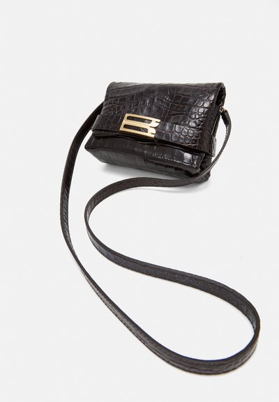 Victoria Beckham BUCKLE MINI CHAIN POUCH LONG STRAP - Vakarsomiņa - espresso