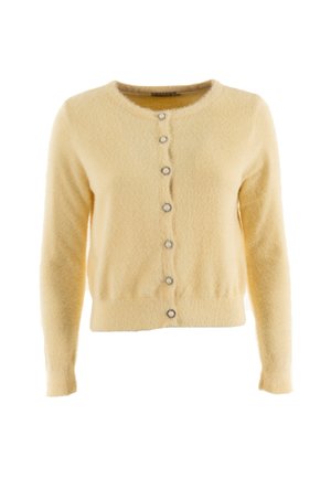 Cardigan en fausse fourrure jaune avec un col rond, des manches longues et une rangée de boutons décoratifs sur le devant.