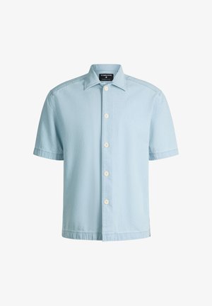 Hellblaues kurzärmeliges Hemd mit Kragen und fünf weißen Knöpfen auf der Vorderseite.