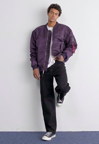 Alpha Industries UNISEX - Bomber Jacket - plum