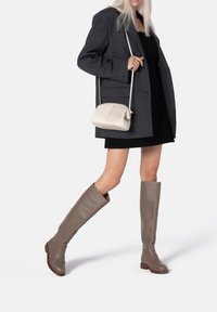 L37 Botas - light brown