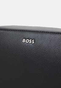 BOSS LIRIEL CROSSBODY - Axelremsväska - black