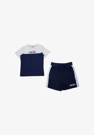 T-shirt manches courtes bleu marine et blanc ellesse pour enfants avec shorts assortis et logo sur la poitrine et sur la jambe.