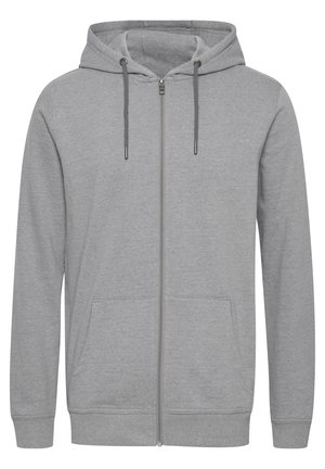 Grå hettegenser med glidelås, snøring på hetten, frontlommer, ribbestrikkede mansjetter og myk stofftekstur. Enkel design uten mønstre eller aksenter.