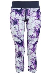 Leggings de sport blancs avec des motifs géométriques en lignes violettes, une ceinture unie foncée et un petit logo Adidas sur la partie supérieure de la cuisse droite.