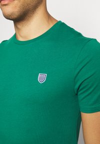 Pier One Osnovna majica kratkih rukava - dark green