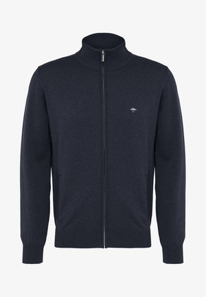 Marineblauer Zip-Cardigan aus weichem Stoff mit hohem Kragen, gerippten Bündchen und Saum, der ein kleines Logo auf der linken Brust aufweist.