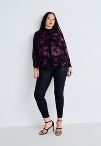 ONLY Carmakoma CARMELENA BOW - Blusa com botões - fuchsia purple