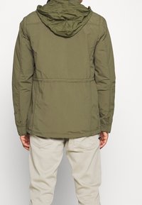 Lee Tunn jacka - olive