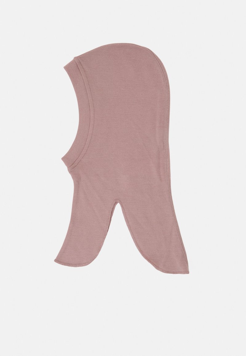 Balaclava lavorata a maglia di rosa polveroso. Texture liscia, design senza cuciture con aperture per il volto e il collo. Vestibilità morbida e aderente, adatta per il clima freddo.