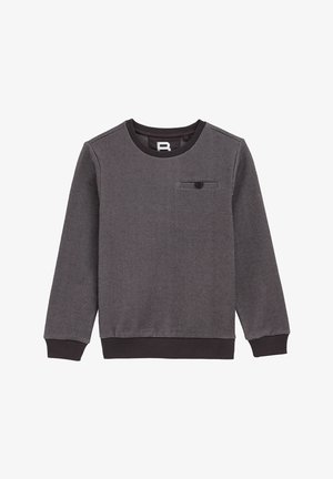 Dunkelgrauer Pullover mit langen Ärmeln, Rundhalsausschnitt, diagonaler Streifenstruktur und einer kleinen, mit Knopf verschlossenen Brusttasche auf weißem Hintergrund.