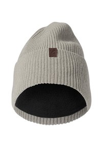 Lys grå ribbede beanie-lue med et brunt lærmerke og en svart fleece-fôr for ekstra varme og komfort.