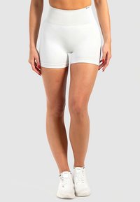 Vita shorts med hög midja och en mjuk, stretchig textur, utrustade med en ribbad midjeresår och en längd som når till mitten av låret.