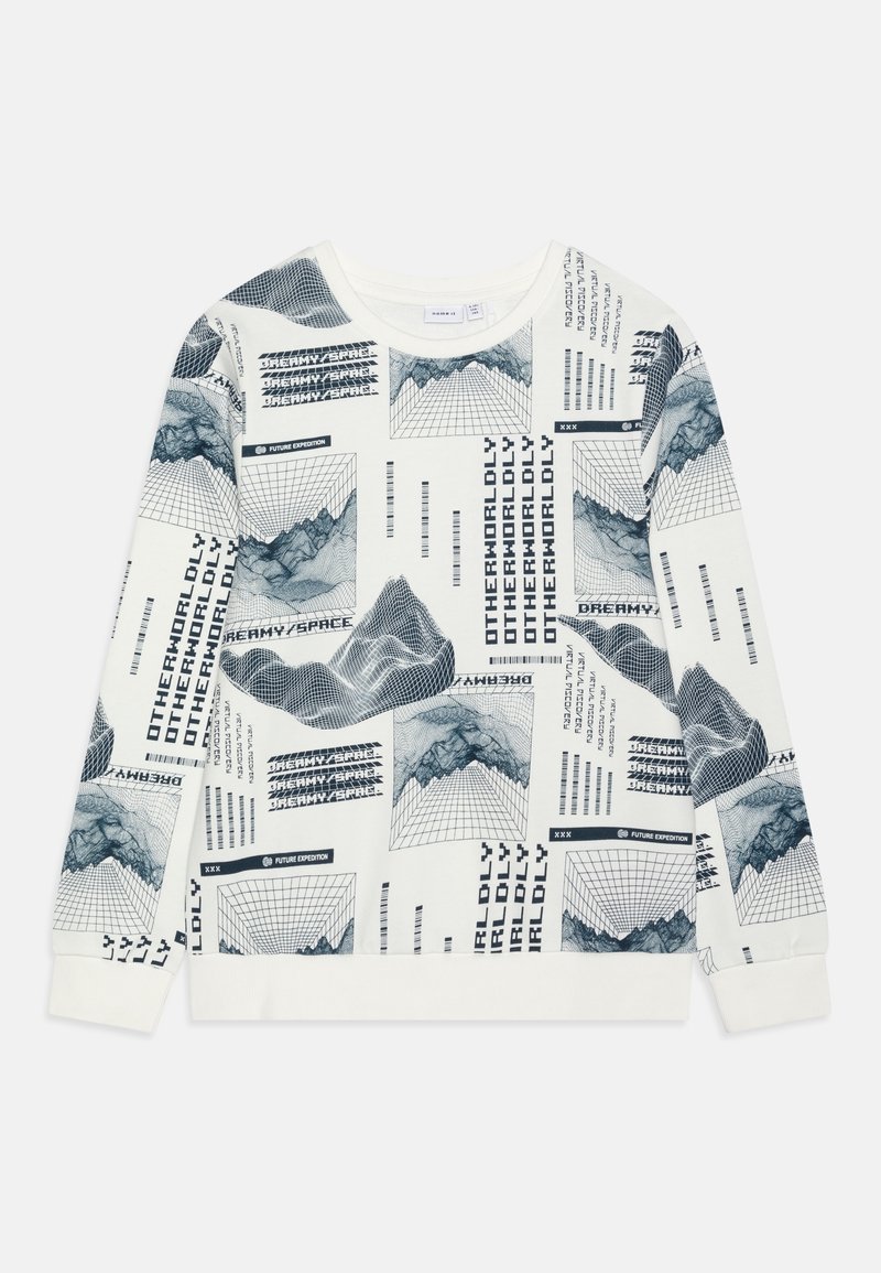 Sweatshirt en tissu doux, avec un fond blanc présentant des graphiques de montagnes bleues et du texte dans différentes polices et tailles. Manches longues.