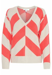 Pull à col en V avec un fond beige et de grosses rayures en chevron corail. Fabriqué en matériel doux, il a des manches longues et des poignets côtelés.