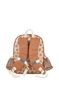 Kinder-Rucksack mit braunen gepolsterten Trägern, Leopardenmuster, Netz-Seitentaschen und cremefarbenen verstellbaren Schnallen.