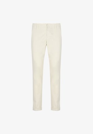 Pantaloni slim-fit color crema con passanti per cintura, zip frontale e orli a fondo, esposti su uno sfondo bianco.