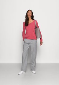 TOM TAILOR BASIC V-NECK - Pulover - cozy pink