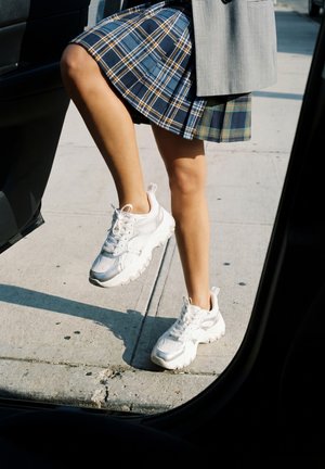 Buffalo, Trainers - white silver