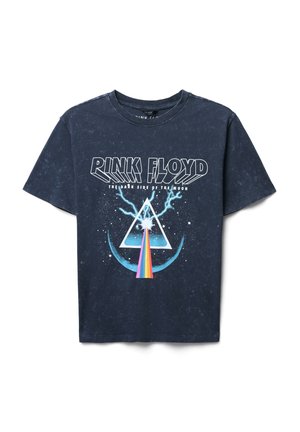 T-shirt nera in cotone con stampa grafica raffigurante un triangolo con raggi arcobaleno, dettagli blu e le parole "Pink Floyd" e "The Dark Side of the Moon."