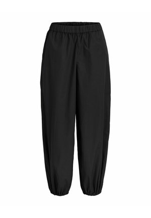 Mustad laiade lõikega püksid elastse vöökohaga ja kokku kogutud elastsete ääristega, valgel taustal.