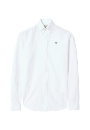 Camisa blanca de botones hecha de algodón. Con mangas largas, un cuello estándar y un pequeño logo azul marino en la parte izquierda del pecho.