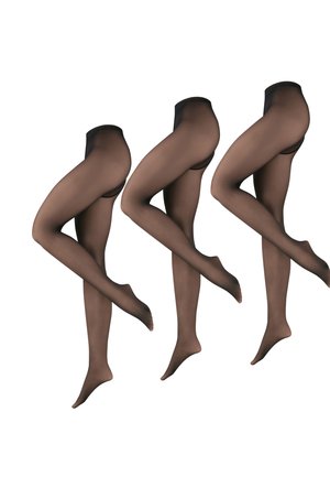 Tres pares de piernas con medias negras transparentes, una pierna doblada en la rodilla y los dedos apuntando, sobre un fondo blanco.