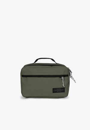 Trousse de toilette rectangulaire compacte vert olive avec poignée noire, poche zippée frontale et écusson logo Eastpak en bas à droite sur le devant.