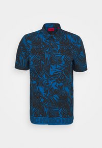 Korte mouwen polo shirt, blauw met zwart bladerenpatroon, met knoopsluiting kraag, met de tekst "HUGO HUGO HUGO" aan de zoom. Katoenen materiaal.