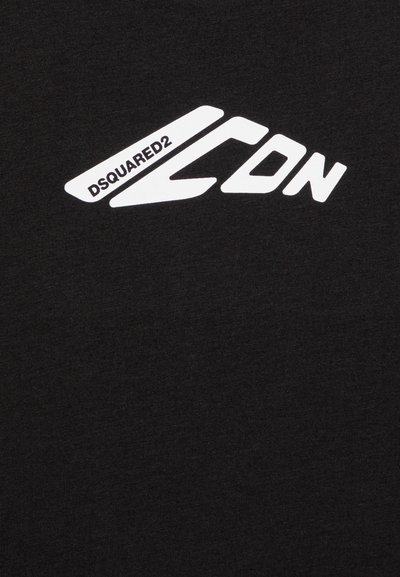 Svart bomull t-shirt med en framträdande vit grafisk logotyp med snedställda former och texten "DSQUARED2 ICON" i fet stil.