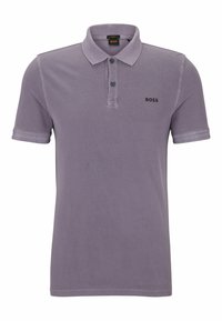 Polo color lavanda, realizzata in cotone strutturato. Presenta una patta con tre bottoni, maniche corte e logo ricamato sul petto a sinistra.