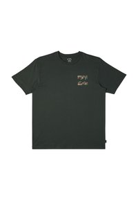 Camiseta de algodón verde oscuro con mangas cortas y un estampado gráfico cuadrado y colorido en el lado izquierdo del pecho. Cuello redondo, diseño básico.