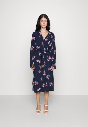 Vero Moda Petite VMLYDIA CALF SHIRT DRESS  - Tričkové šaty - navy blazer/lana