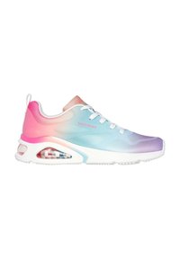 Chaussures Skechers avec un design dégradé allant du rose au bleu clair, présentant un matériau en maille, des lacets blancs et une semelle à coussin d'air visible.