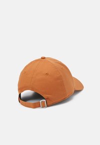New Era LEAGUE ESSENTIAL 9FORTY UNISEX - Casquette - orange/white