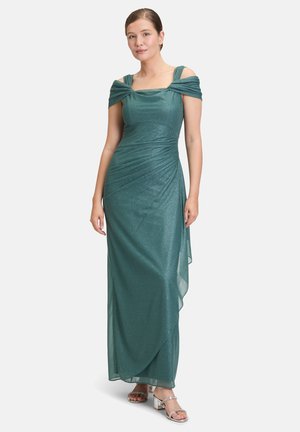 Tiefgrünes Abendkleid mit schulterfreiem Design und drapiertem Stoff. Hergestellt aus glitzerndem Material, verfügt es über eine taillierte Passform und einen fließenden Rock. Silberne Absätze.