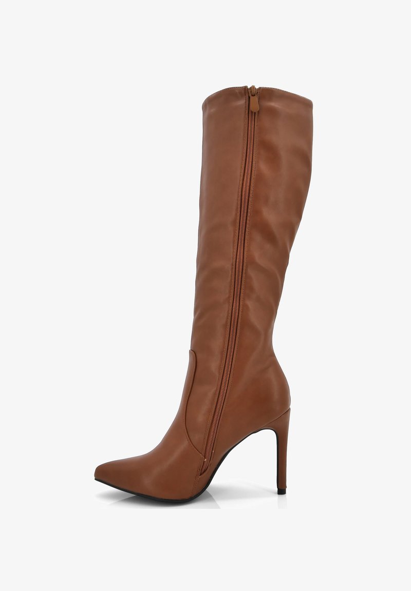 Braune Leder-Kniehohe Stiefelette mit spitzem Zehenbereich, seitlichem Reißverschluss und schlankem Design. Verfügt über einen hohen Stilettoabsatz. Glatte Textur.