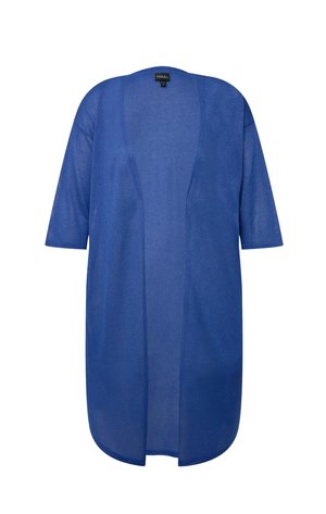 Kimono azul ligero y transparente con mangas cortas, abertura frontal y textura suave. Sin cierres; cae por debajo de las caderas.