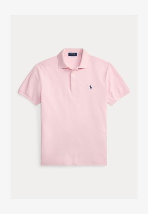 Világos rózsaszín rövid ujjú galléros póló két gombbal, bal mellrészen kis tengerészkék hímzett ló logóval.